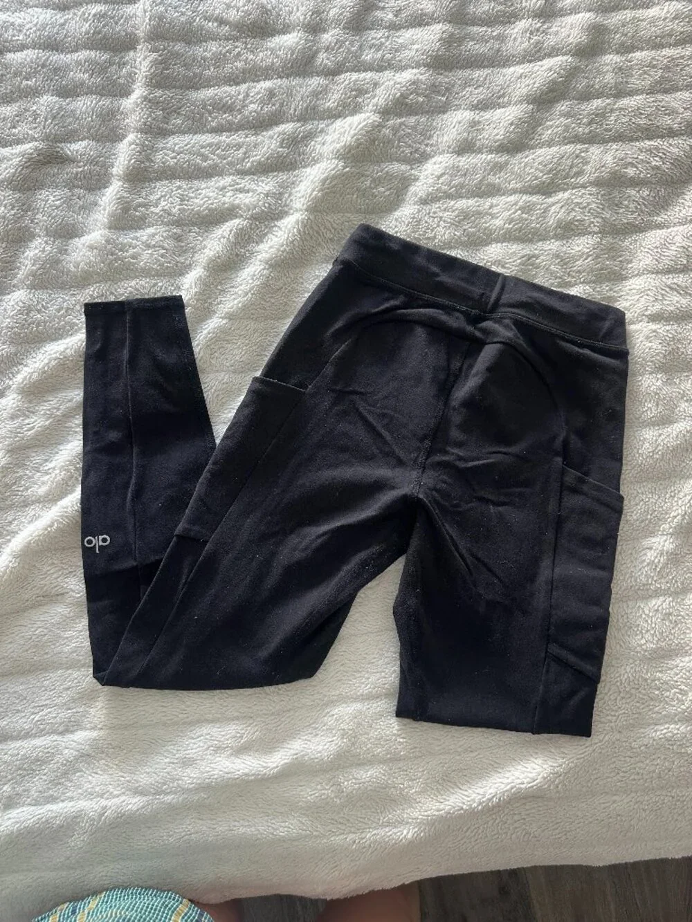 ALO Yoga high waisted 7/8 leggings with drawstring and pockets size xsmall